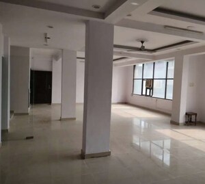  Office Space For Rent in Hazratganj