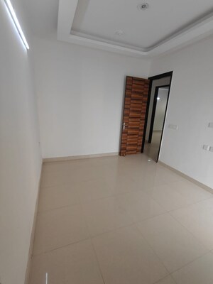 Room in 6 BHK Apartment at Samridhi Luxuriya Avenue, Sector 150 – for Rent