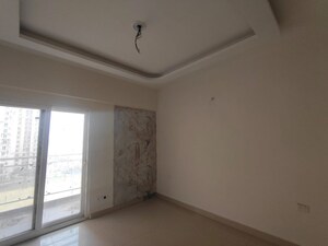 Room in 6 BHK Apartment at Samridhi Luxuriya Avenue, Sector 150 – for Rent