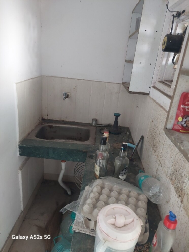 Bathroom, adchini 1 RK 300 Sq.Ft. Apartment In Adchini Delhi 9669133