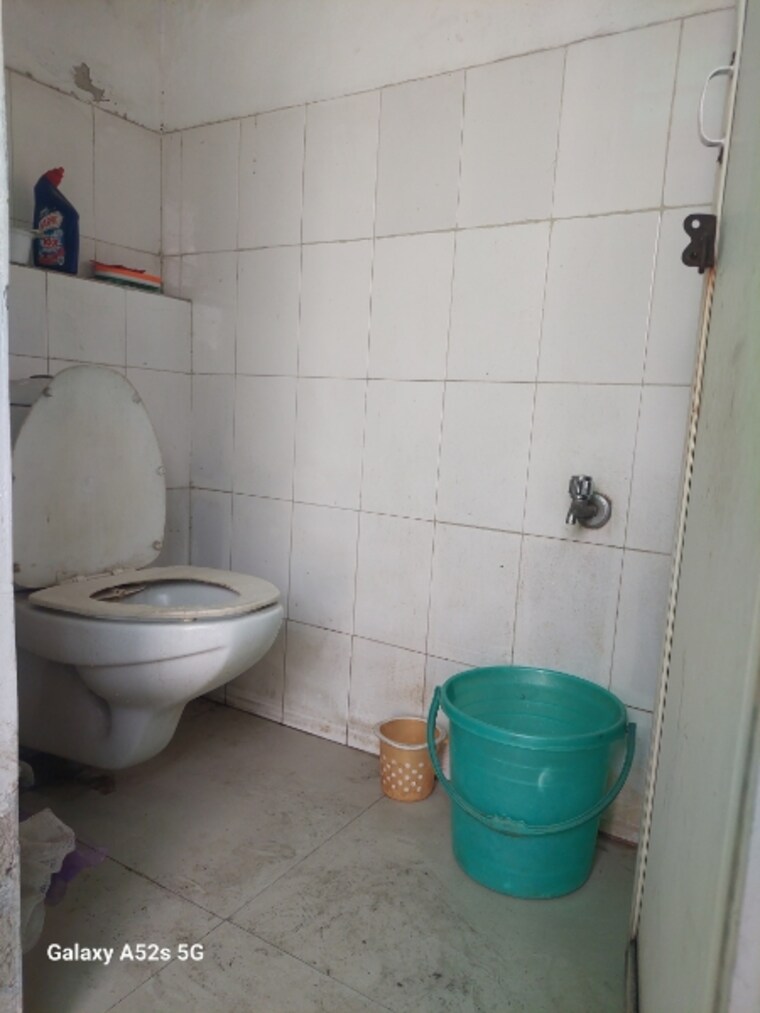 Bathroom, adchini 1 RK 300 Sq.Ft. Apartment In Adchini Delhi 9669133