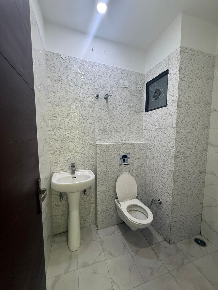 Bathroom, sector 27 4 Bedroom 250 Sq.Ft. Independent House In Sector 27 Panchkula 9669145