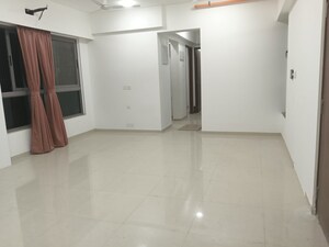 Room in 3.5 BHK Apartment at Kalpataru Immensa B, Kolshet Road – for Rent