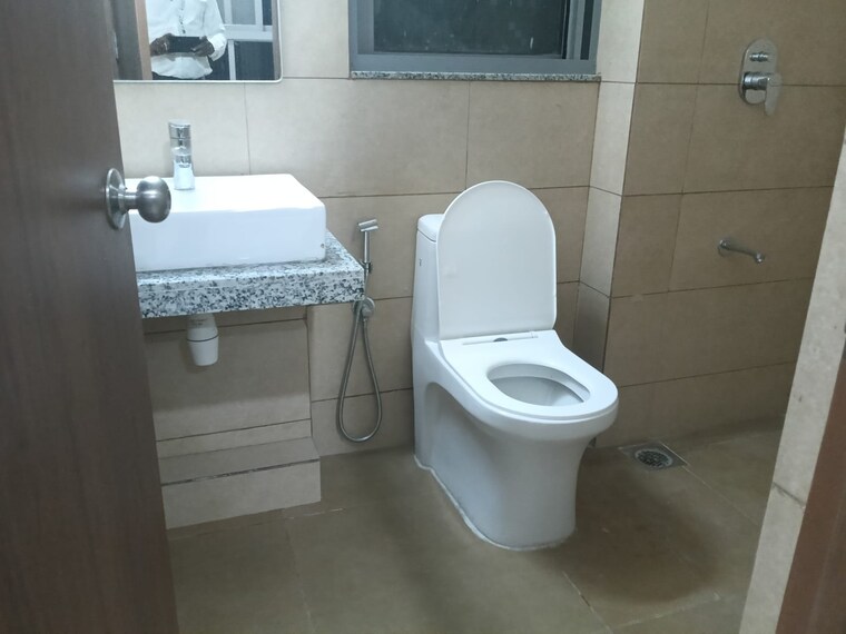 Bathroom, kalpataru-immensa-b 3.5 Bedroom 1350 Sq.Ft. Apartment In Kolshet Road Thane 9669283