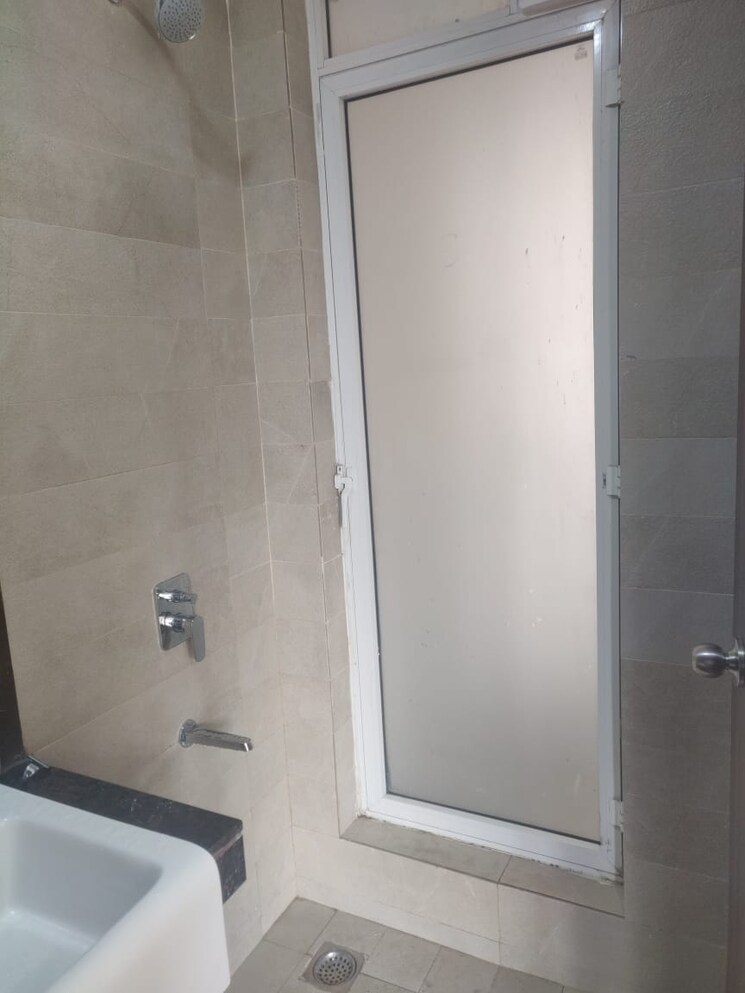 Bathroom, indiabulls-one-indiabulls 2 Bedroom 806 Sq.Ft. Apartment In Pokhran Road No Two Thane 9669290