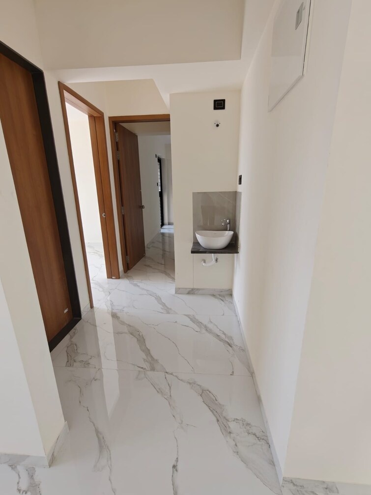 Room, new cg road 2 Bedroom 690 Sq.Ft. Apartment In New Cg Road Ahmedabad 9669293