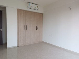 Room in 3.5 BHK Apartment at Indiabulls One Indiabulls, Pokhran Road No Two – for Sale