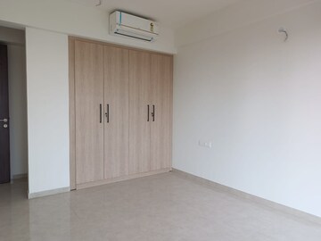 Room in 3.5 BHK Apartment at Indiabulls One Indiabulls, Pokhran Road No Two – for Sale