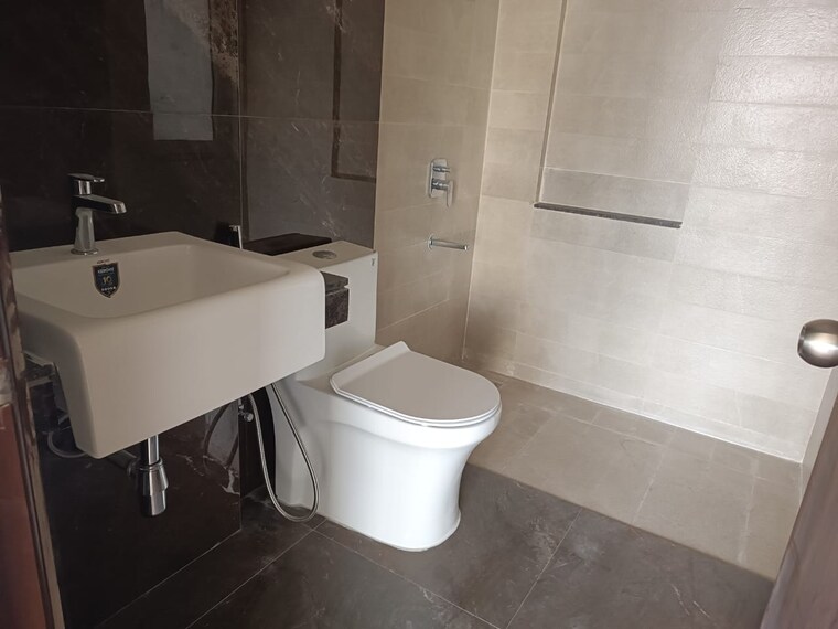 Bathroom, indiabulls-one-indiabulls 3.5 Bedroom 1760 Sq.Ft. Apartment In Pokhran Road No Two Thane 9669358