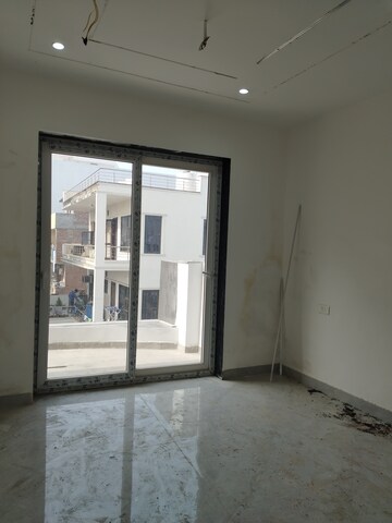 Room in 3 BHK Builder Floor at Ashoka Enclave Faridabad, Sector 34 – for Sale