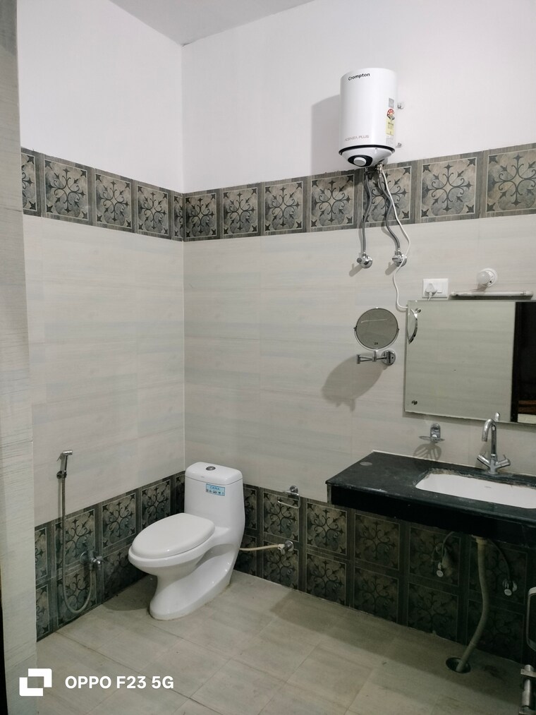 Bathroom, gomti nagar 3 Bedroom 3200 Sq.Ft. Builder Floor In Gomti Nagar Lucknow 9669424