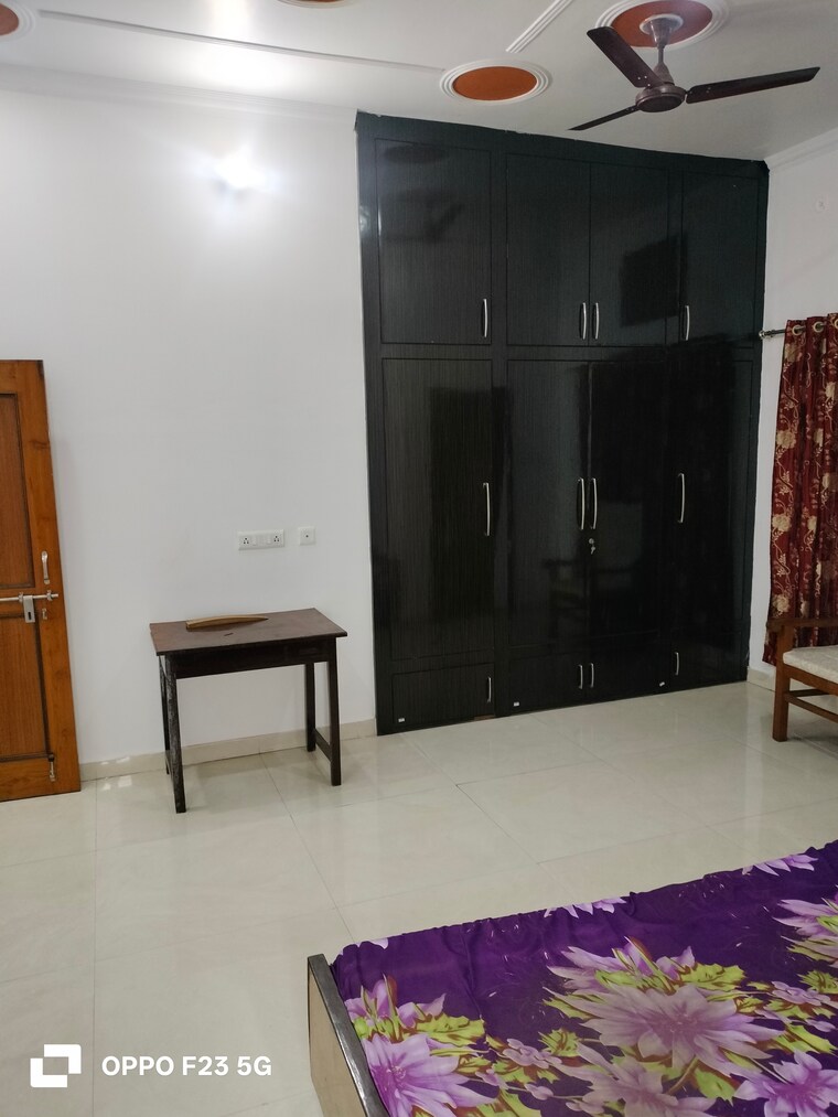 Room, gomti nagar 3 Bedroom 3200 Sq.Ft. Builder Floor In Gomti Nagar Lucknow 9669424