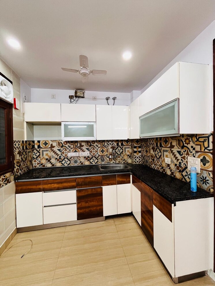 Kitchen, chittaranjan park 3 Bedroom 160 Sq.Yd. Builder Floor In Chittaranjan Park Delhi 9669443
