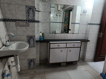 Bathroom in 3 BHK Independent House at Tarang Orchid, Sector 28 – for Rent