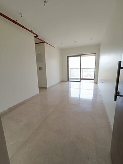 2 BHK Apartment For Sale in Kalpataru Paramount