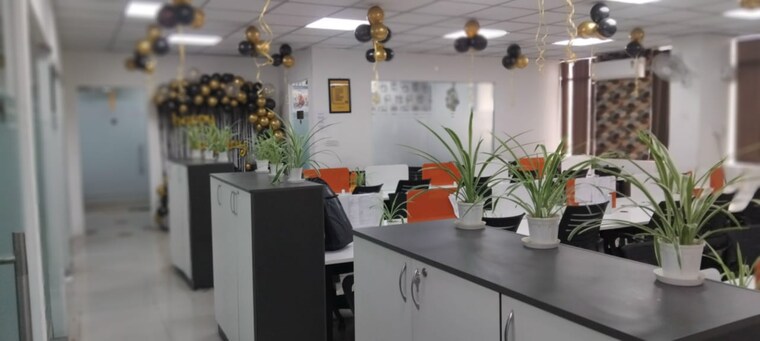 Team Area, sector 63 Commercial Office Space 2500 Sq.Ft. In Sector 63 Noida 9669554