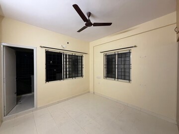Room in 3 BHK Builder Floor at Hsr Layout – for Rent