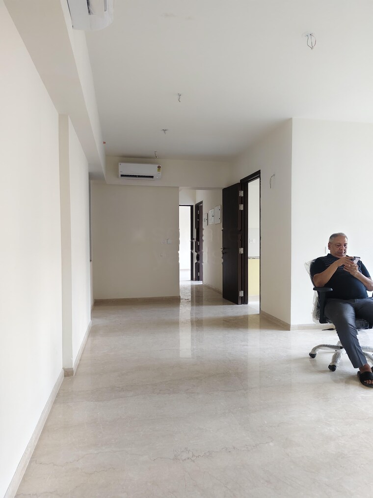  Parking, kalpataru-magnus 2 Bedroom 852 Sq.Ft. Apartment In Bandra East Mumbai 9669595