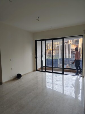 Room in 2 BHK Apartment at Kalpataru Magnus, Bandra East – for Rent