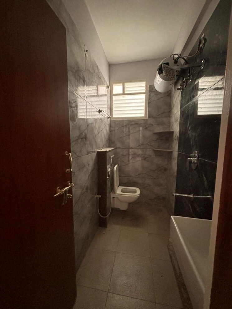 Bathroom, hsr layout 2 Bedroom 1200 Sq.Ft. Builder Floor In Hsr Layout Bangalore 9669672