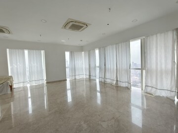 Room in 4 BHK Apartment at Indiabulls Sky, Lower Parel – for Rent