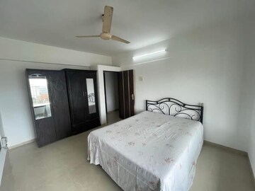 Bedroom in 1 BHK Apartment at Goregaon East – for Rent