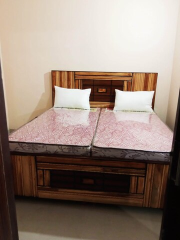 Bedroom in 1 BHK Apartment at Goregaon East – for Rent