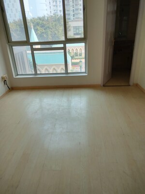 Room in 4 BHK Apartment at DLF Westend Heights, Sector 53 – for Sale