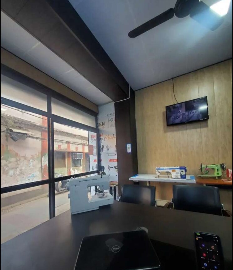 Kitchen, aminabad Commercial Showroom 700 Sq.Ft. In Aminabad Lucknow 9669944