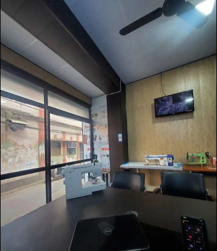 Kitchen, aminabad Commercial Showroom 700 Sq.Ft. In Aminabad Lucknow 9669944