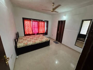 Bedroom in 2 BHK Apartment at Goregaon East – for Rent