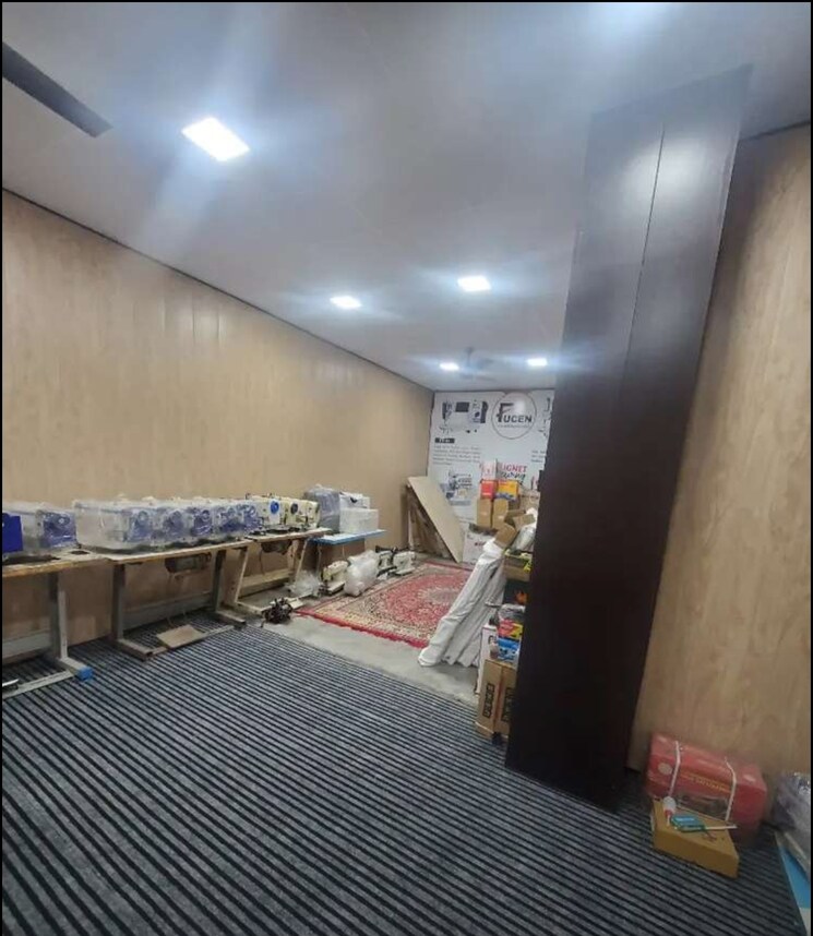 Bedroom, aminabad Commercial Showroom 700 Sq.Ft. In Aminabad Lucknow 9669944