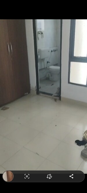 Room in 2 BHK Apartment at OP Floridaa, Sector 82 – for Rent