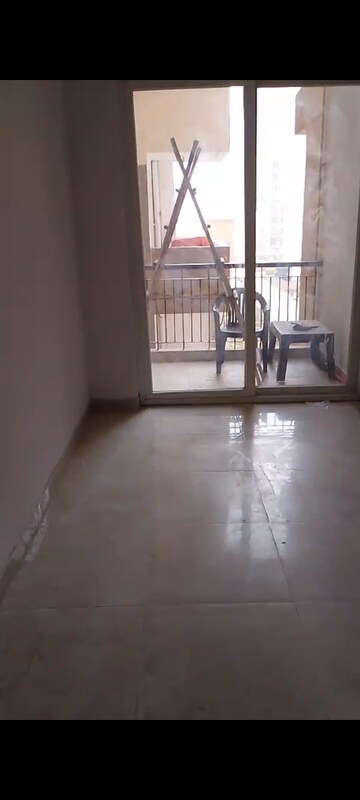 Room in 3 BHK Apartment at Amrapali Leisure Park, Amrapali Leisure Valley – for Rent