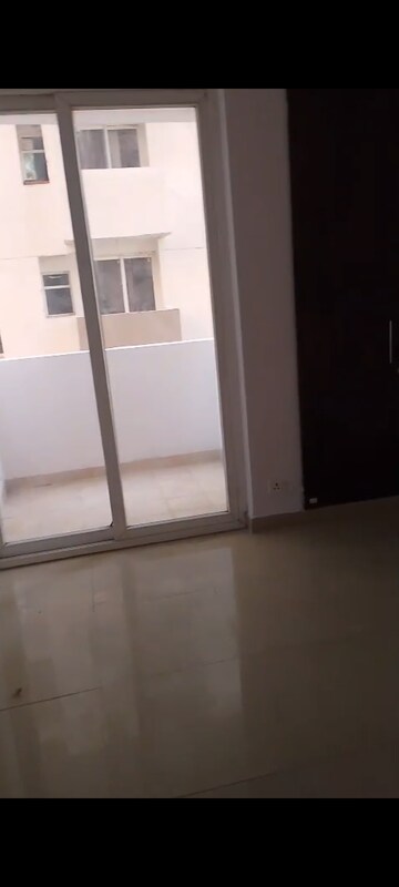 Room in 3 BHK Apartment at Amrapali Leisure Park, Amrapali Leisure Valley – for Rent