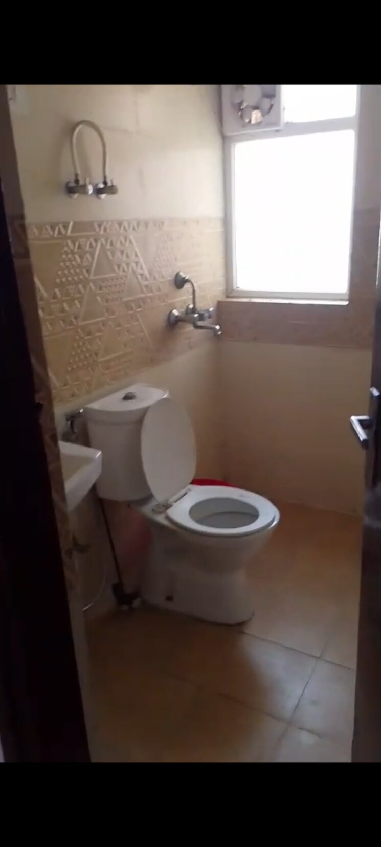 Bathroom, amrapali-leisure-park 3 Bedroom 1145 Sq.Ft. Apartment In Amrapali Leisure Valley Greater Noida 9669952