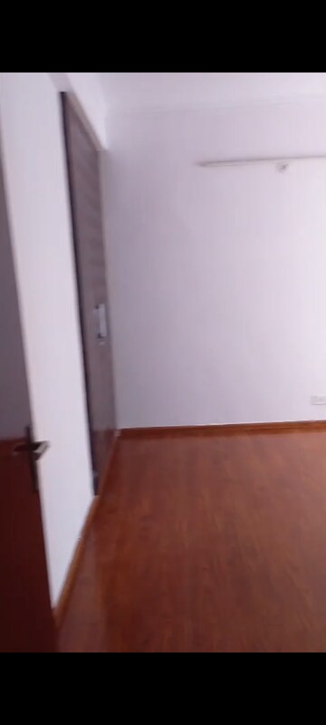 Room in 3 BHK Apartment at Amrapali Leisure Park, Amrapali Leisure Valley – for Rent