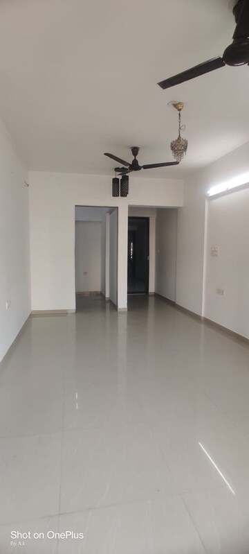 Room in 2 BHK Apartment at Nahar Amaryllis Towers and Plaza, Chandivali – for Rent