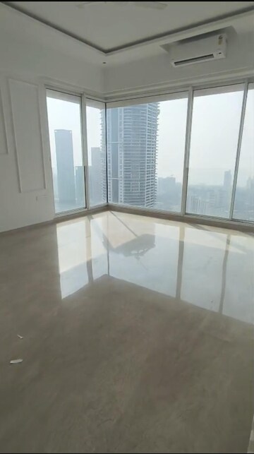 Room in 5 BHK Apartment at Raheja Imperia, Worli – for Rent