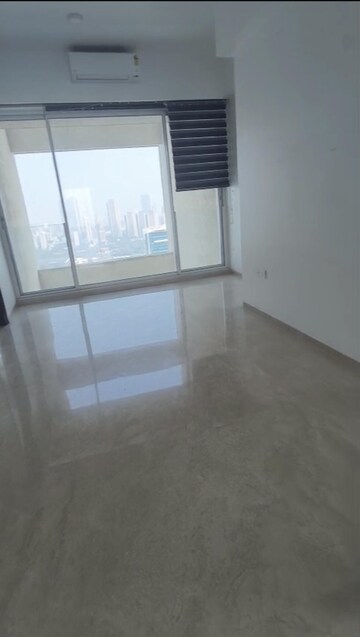 Room in 5 BHK Apartment at Raheja Imperia, Worli – for Rent