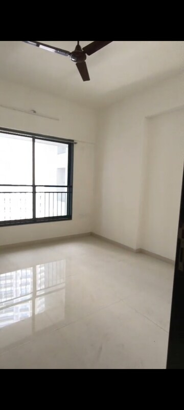 Room in 3 BHK Apartment at Runwal The Sanctuary, Mulund West – for Rent