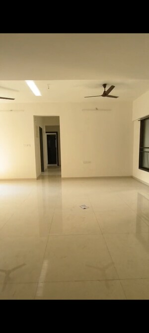 Room in 3 BHK Apartment at Runwal The Sanctuary, Mulund West – for Rent