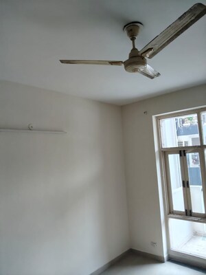 Furnished Amenities in 3 BHK Apartment at Omaxe Heights, Sector 86 – for Rent