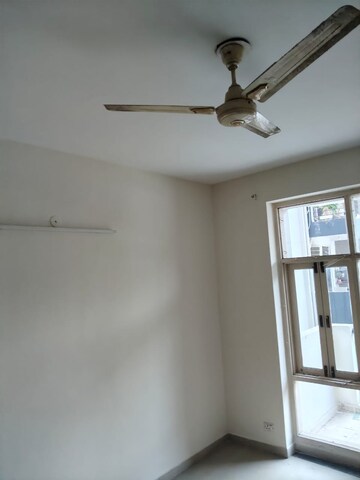 Furnished Amenities in 3 BHK Apartment at Omaxe Heights, Sector 86 – for Rent