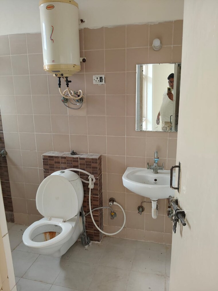 Bathroom, omaxe-heights 3 Bedroom 954 Sq.Ft. Apartment In Sector 86 Faridabad 9670033