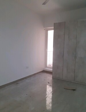 Room in 3 BHK Apartment at Supertech ORB, Sector 74 – for Rent