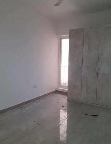 Room in 3 BHK Apartment at Supertech ORB, Sector 74 – for Rent