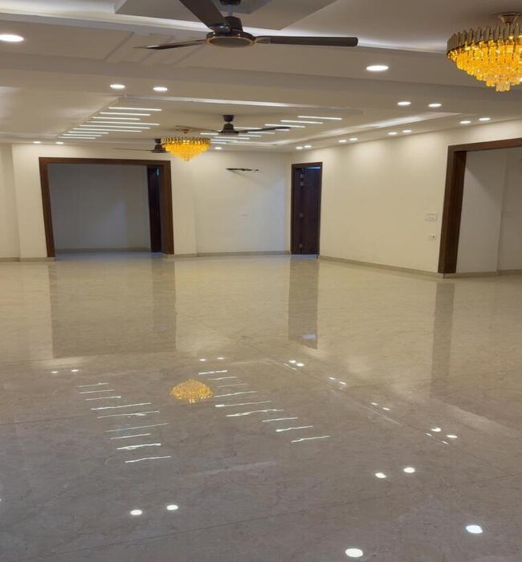 Team Area, sector 11 4 Bedroom 4500 Sq.Ft. Builder Floor In Sector 11 Faridabad 9670143