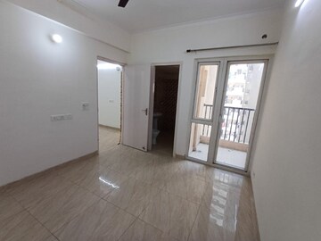 Room in 2 BHK Apartment at Gaur City 2 - 14th Avenue, Sector 16c Greater Noida – for Rent