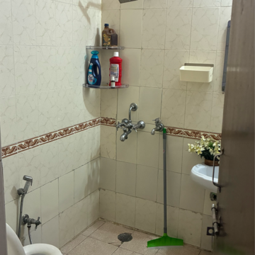 Bathroom in 3.5 BHK Villa at The Nest Noida, Sector 31 – for Rent